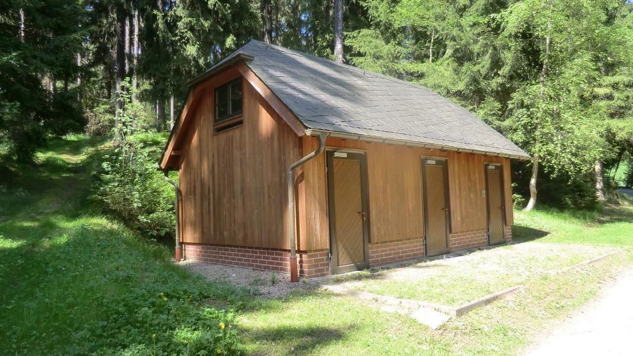 Toilettenhäusel am Stausee Toilettenhäusel am Stausee